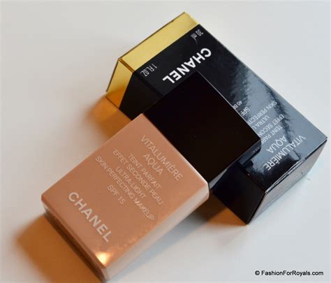 chanel foundation vitalumiere aqua review|chanel vitalumiere foundation 40 beige.